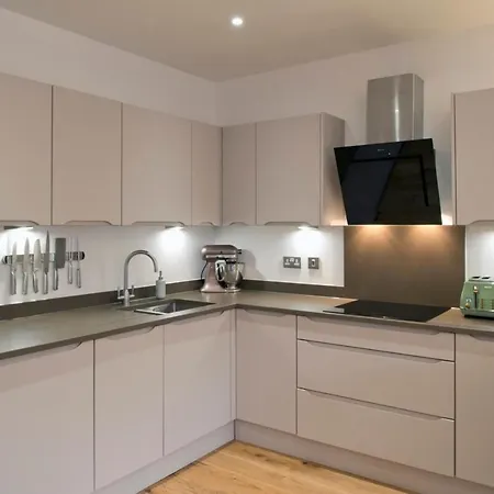 Fantastic 2 Bedroom City Center Apartment Апартаменти