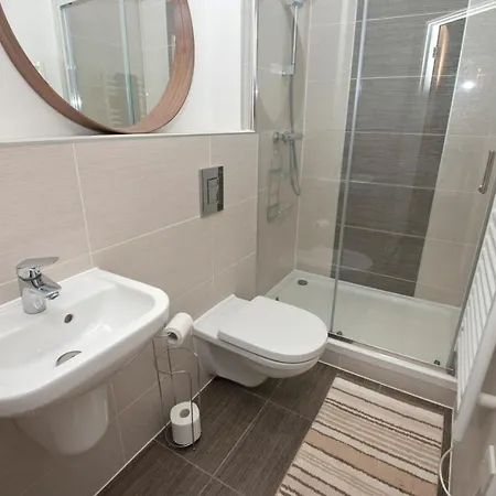 Fantastic 2 Bedroom City Center Apartment *