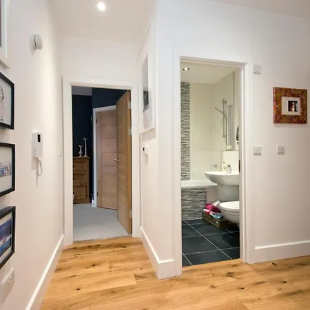 Fantastic 2 Bedroom City Center Apartment * Бристоль