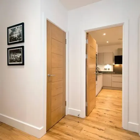 Апартаменти Fantastic 2 Bedroom City Center Apartment Бристоль