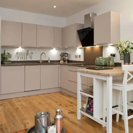 Fantastic 2 Bedroom City Center Apartment * Бристоль